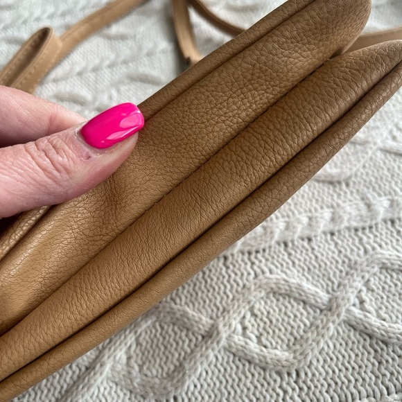 Kenneth Cole Reaction small crossbody Two Zippers plenty of Space! - Picture 6 of 14